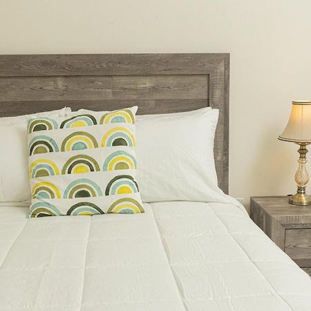 Phoenix Park Villas - Portmore - 10Mins To Beach Екстериор снимка