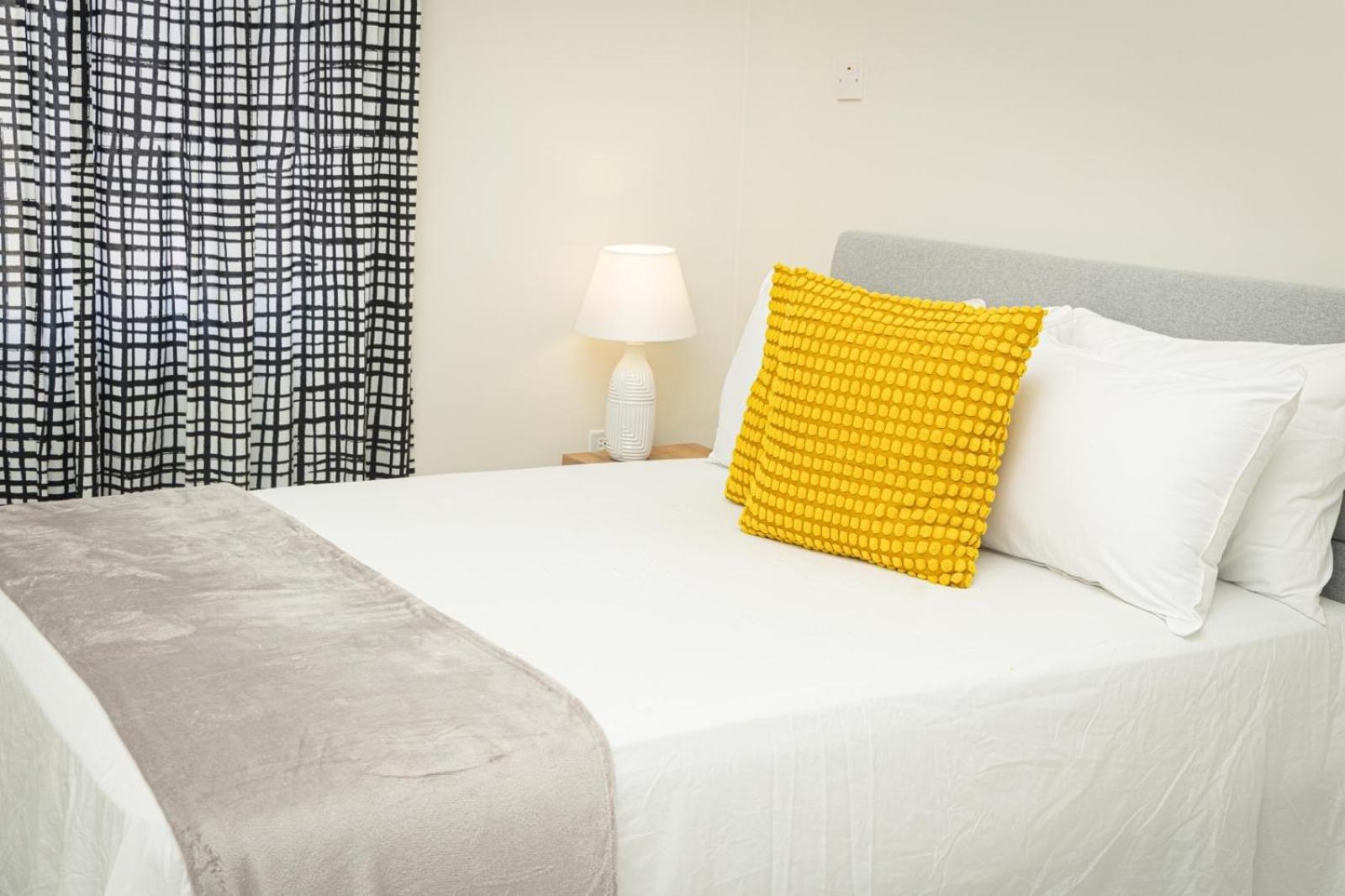 Phoenix Park Villas - Portmore - 10Mins To Beach Екстериор снимка