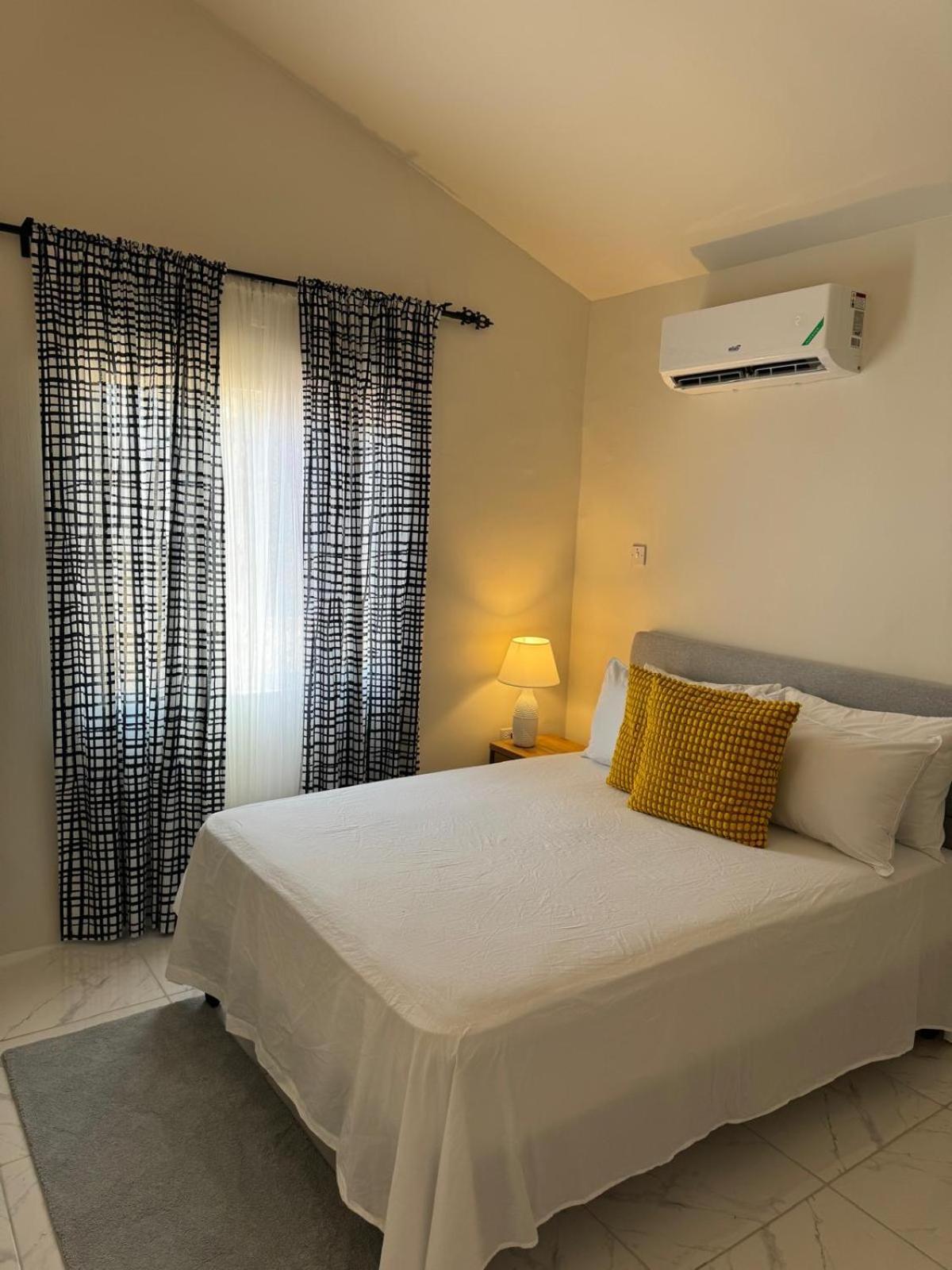 Phoenix Park Villas - Portmore - 10Mins To Beach Екстериор снимка