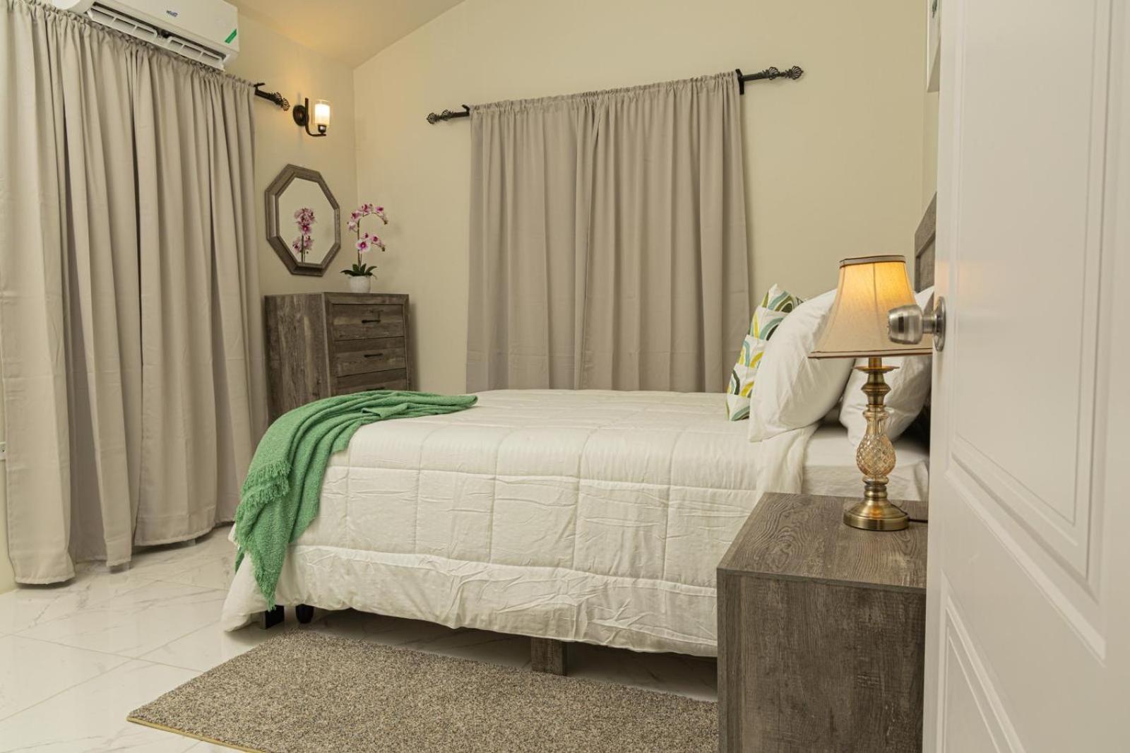 Phoenix Park Villas - Portmore - 10Mins To Beach Екстериор снимка
