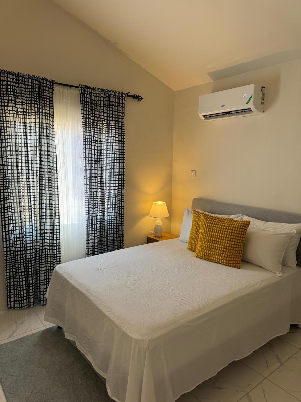 Phoenix Park Villas - Portmore - 10Mins To Beach Екстериор снимка